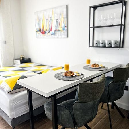 San-Studio Apartment Dugi Rat Ngoại thất bức ảnh