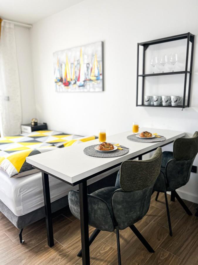 San-Studio Apartment Dugi Rat Ngoại thất bức ảnh