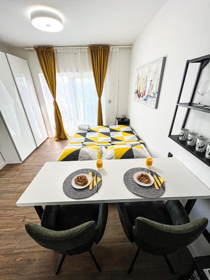 San-Studio Apartment Dugi Rat Ngoại thất bức ảnh