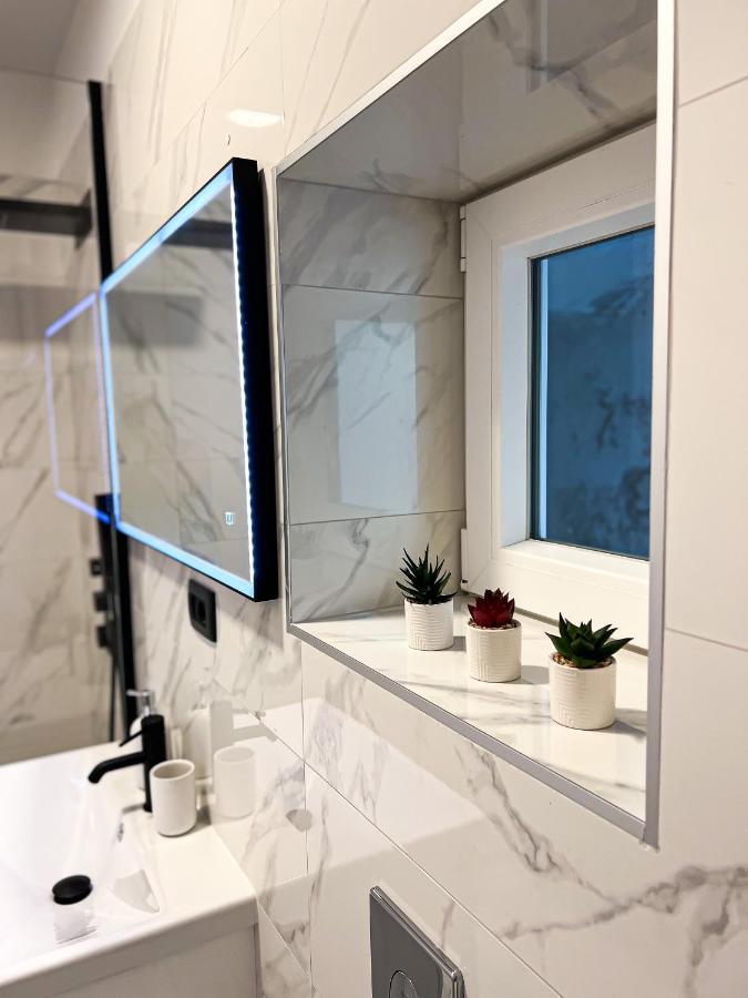 San-Studio Apartment Dugi Rat Ngoại thất bức ảnh