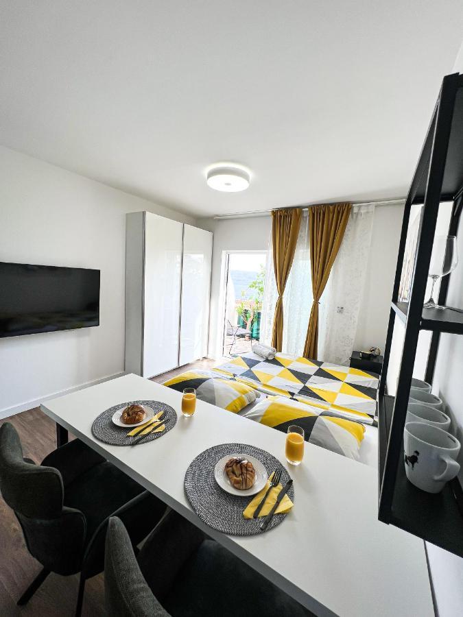 San-Studio Apartment Dugi Rat Ngoại thất bức ảnh