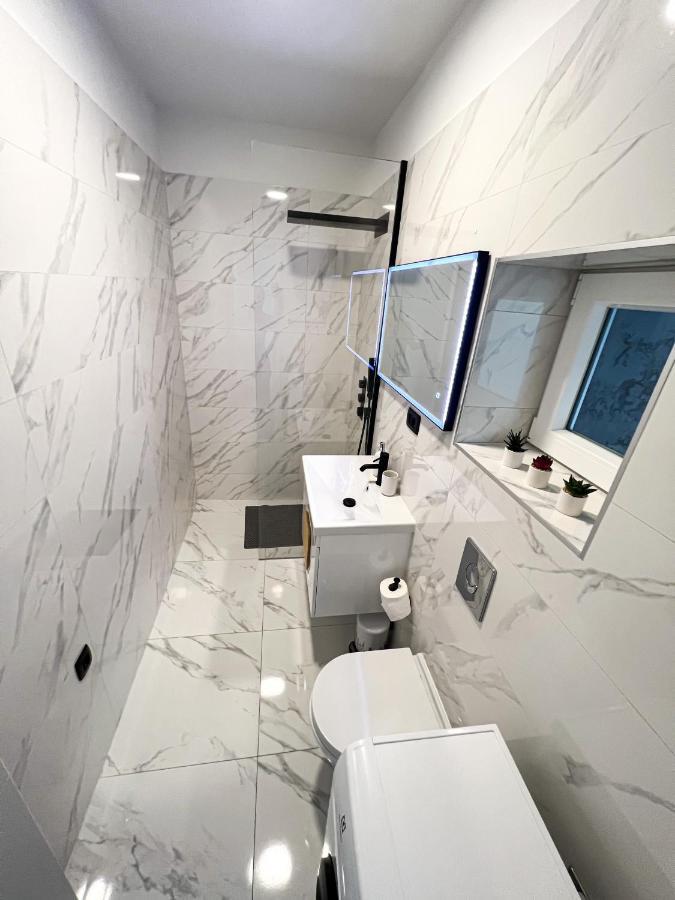 San-Studio Apartment Dugi Rat Ngoại thất bức ảnh