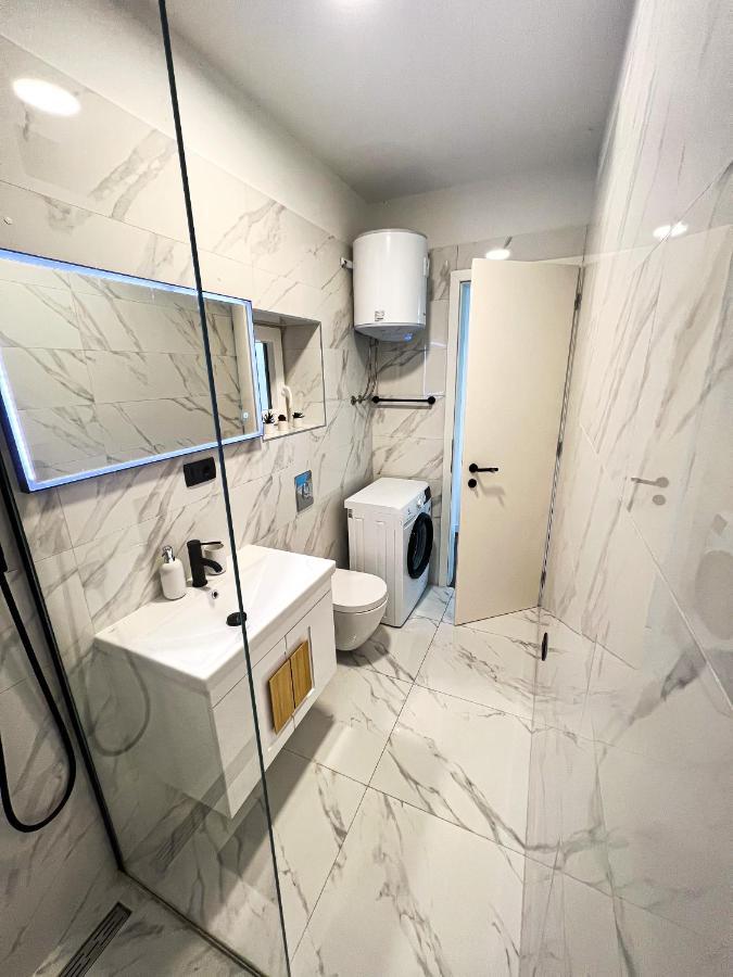 San-Studio Apartment Dugi Rat Ngoại thất bức ảnh