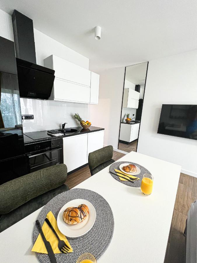 San-Studio Apartment Dugi Rat Ngoại thất bức ảnh